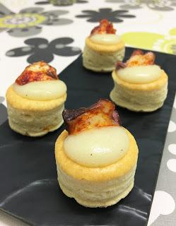 Volovanes rellenos de crema de manzana y pulpo