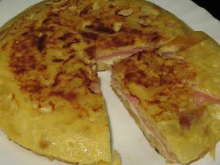 TORTILLA DE PATATA RELLENA DE JAMÓN Y QUESO