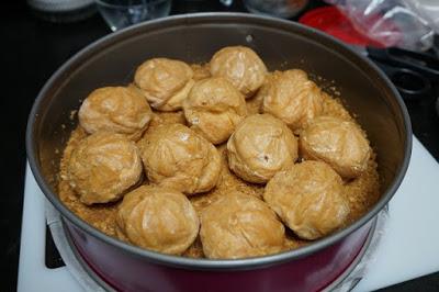 Tarta de chocolate y profiteroles