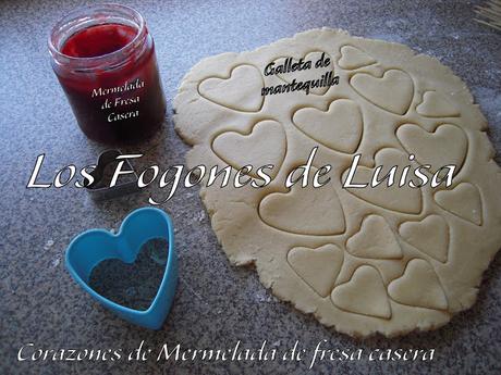GALLETAS CON CORAZÓN DE MERMELADA