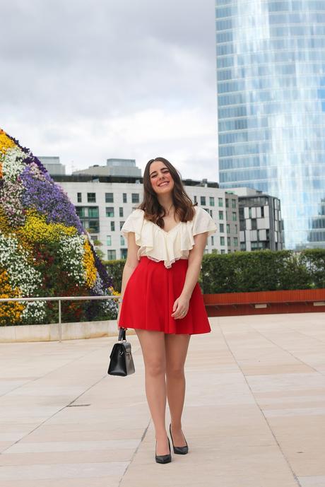 Con falda roja y a lo loco