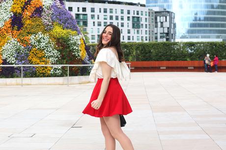 Con falda roja y a lo loco