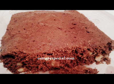 Receta fĂĄcil de brownie de chocolate en microondas y sin lactosa