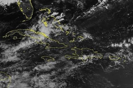 Condiciones de lluvias por vaguada y honda tropical.