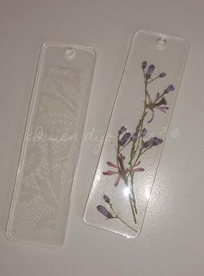 Marcapáginas de resina con floresy blonda de ¿Quién dijo boda?