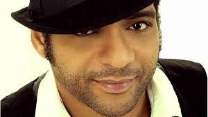 -¡Amor!, ¿y cuánto pagan por eso?