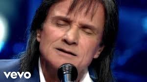 -¡Amor!, ¿y cuánto pagan por eso?