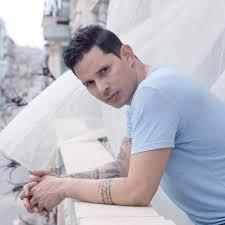 -¡Amor!, ¿y cuánto pagan por eso?