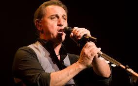 -¡Amor!, ¿y cuánto pagan por eso?