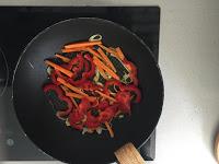 NOODLES CON POLLO Y VERDURAS NOODLES CON POLLO Y VERDURAS