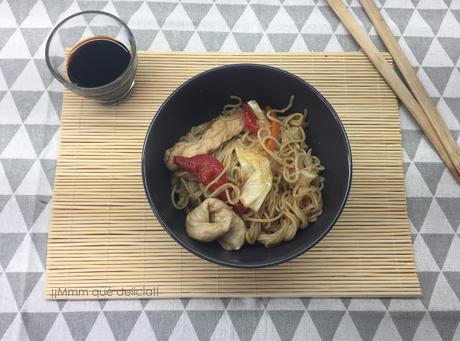 NOODLES CON POLLO Y VERDURAS NOODLES CON POLLO Y VERDURAS