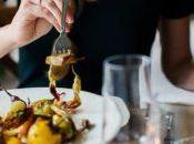 Mujer estadounidense humilla familia latinos ocupar mesa antes ella