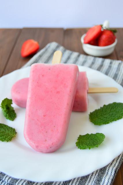 Polos de fresa y plátano