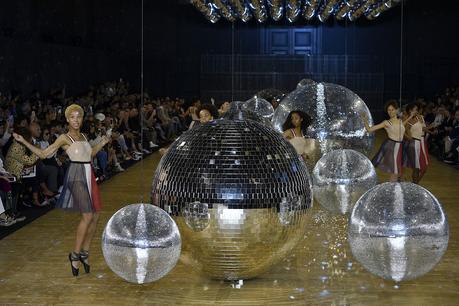 Hiplet, el baile de moda con la moda. Hiplet, el baile de moda con la moda.