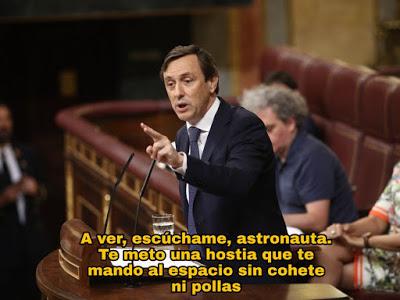 Cambio de tercio: M. Rajoy hace mutis por el foro; Pedro Sánchez aparece en la Moncloa.