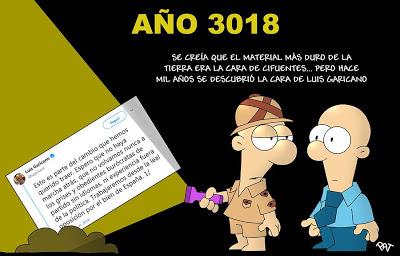 Cambio de tercio: M. Rajoy hace mutis por el foro; Pedro Sánchez aparece en la Moncloa.