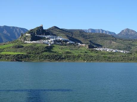 Zahara pueblo blanco pantano montaña castillo postal