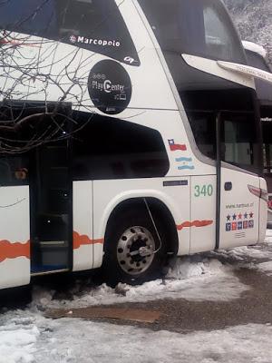 Varados en San Martin de los Andes por la nieve nadie se hace cargo