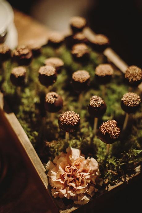 La boda romántica de Leticia y Joan en Masia Ribas buffet de postres boda www.bodasdecuento.com