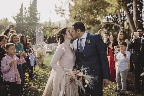 La boda romántica de Leticia y Joan en Masia Ribas boda moderna barcelona www.bodasdecuento.com