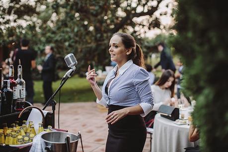 La boda romántica de Leticia y Joan en Masia Ribas piano bar www.bodasdecuento.com