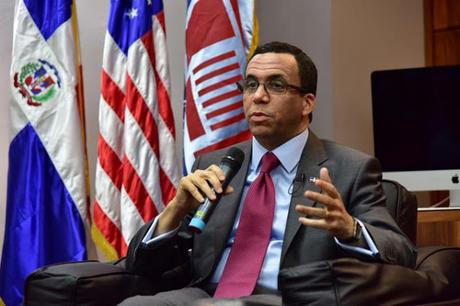 Navarro lanzará en próximos días precandidatura presidencial