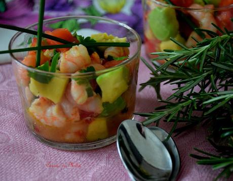 Vasitos de aguacate y langostinos Vasitos de aguacate y langostinos