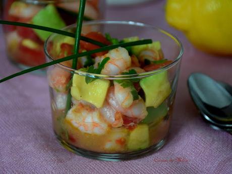 Vasitos de aguacate y langostinos Vasitos de aguacate y langostinos