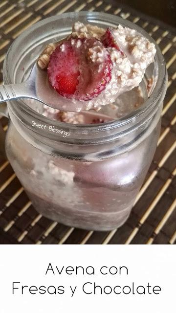 Avena con fresas y chocolate Avena con fresas y chocolate