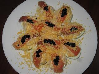 HUEVOS RELLENOS DE SALMÓN