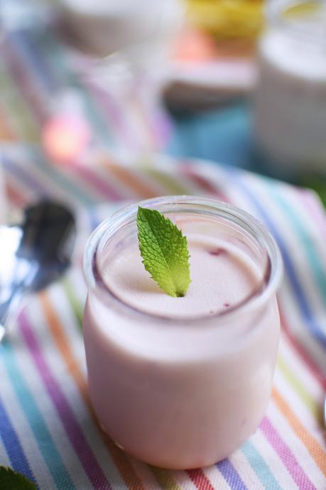 Crema fría de limón y cerezas. Crema fría de limón y cerezas.