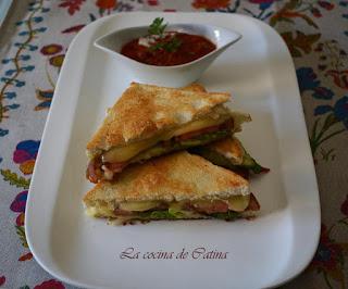 Croque vegetariano con culís de tomates