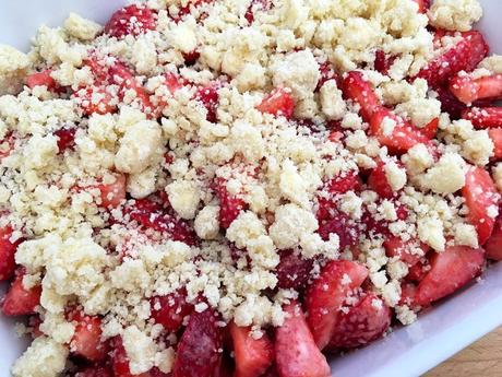 tarta muy fácil tarta de fresas Strawberry crumble postres con frutas postres con fresas postre fácil y rápido fresas al horno fresas crumble de fresas   