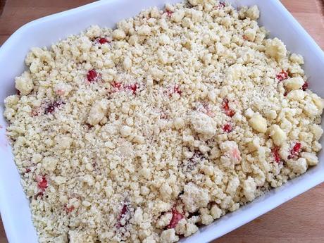 tarta muy fácil tarta de fresas Strawberry crumble postres con frutas postres con fresas postre fácil y rápido fresas al horno fresas crumble de fresas   