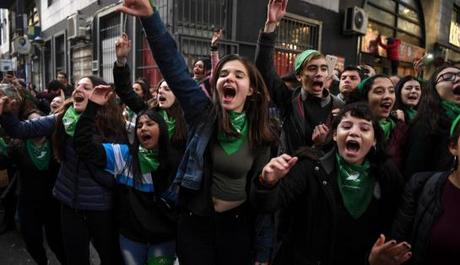 Argentina. El proyecto de aborto legal obtuvo media sanción y lo deberá aprobar el Senado.