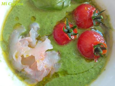 SALMOREJO VERDE CON TOMATITOS CHERRY Y CARPACCIO DE GAMBAS BLANCAS DE MALAGA