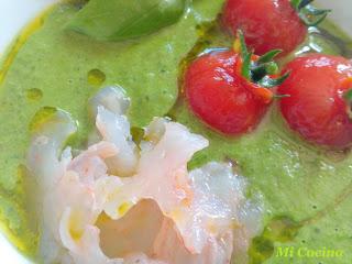 SALMOREJO VERDE CON TOMATITOS CHERRY Y CARPACCIO DE GAMBAS BLANCAS DE MALAGA