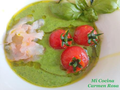 SALMOREJO VERDE CON TOMATITOS CHERRY Y CARPACCIO DE GAMBAS BLANCAS DE MALAGA