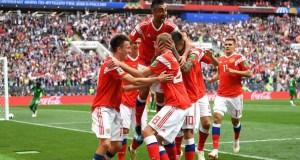Rusia gana gusta y golea en su debut mundialista