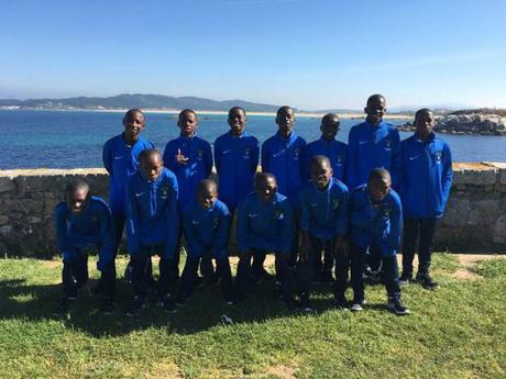 La Escuela de Fútbol Base AFA Angola visita la Ermita de Da nossa senhora da lanzada