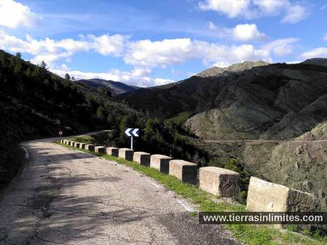 La curva es bella: carreteras de infarto para descubrir España sobre cuatro ruedas