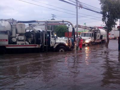 ATIENDE GRUPO TLÁLOC ENCHARCAMIENTOS POR LLUVIA EN ECATEPEC Y TULTITLÁN