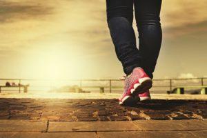 6 Ladrones de tiempo a los cuales debes de tenerles mucho cuidado walk-2635038__340