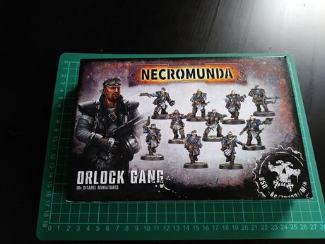 Foto-unboxing de la caja de la banda de los Orlock