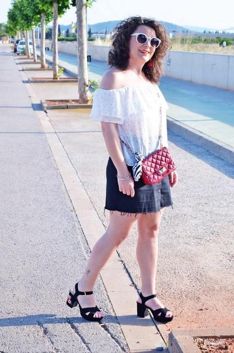 Blanco y Negro: Blusa de lunares