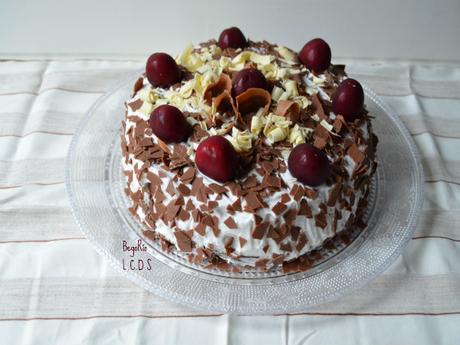 Tarta de cerezas, chocolate y plátano Tarta de cerezas, chocolate y plátano