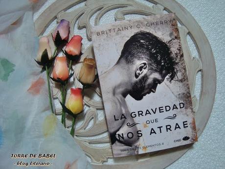 Esta novela tiene La gravedad que nos atrae
