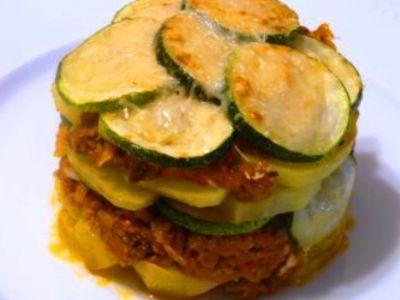 Milhojas de calabacín, tomate y queso