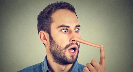 Cómo descubrir a un mentiroso: 14 trucos efectivos