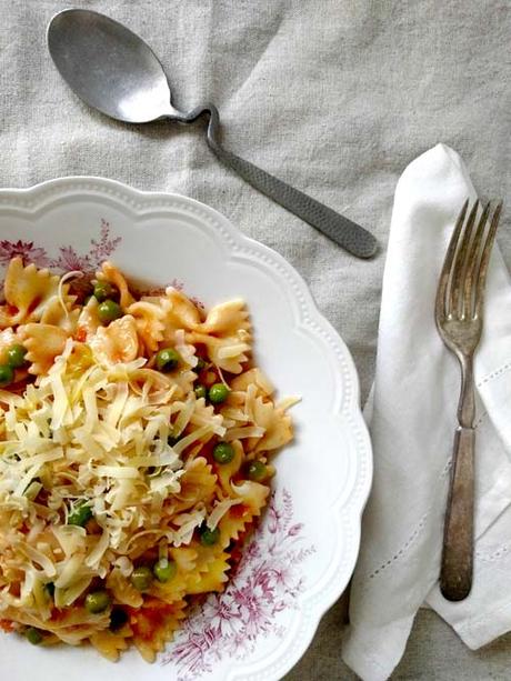 pasta e piselli, fideos con arvejas de la nonna